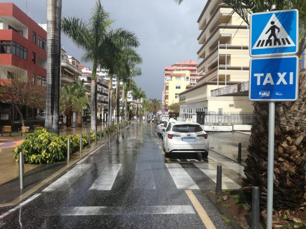 Parada de la avenida Betancourt y Molina, cercana a supermercados. DA