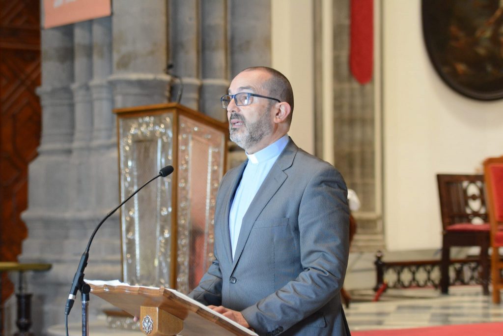 El sacerdote Jesús Manuel Gil Agüín, pregonero de la Semana Santa lagunera, ayer. / DA