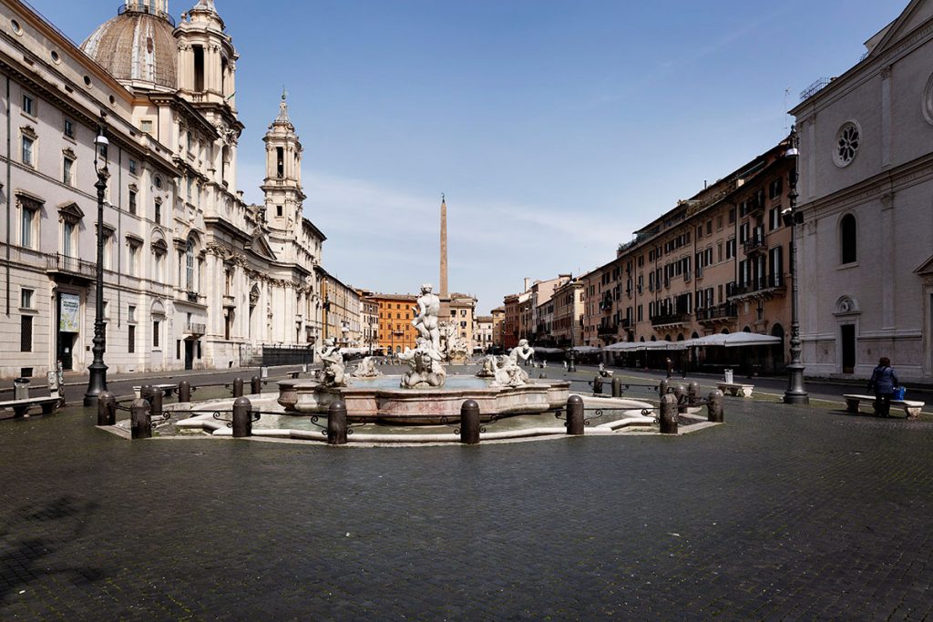 PLAZA SAN PEDRO MILÁN ITALIA COVID19