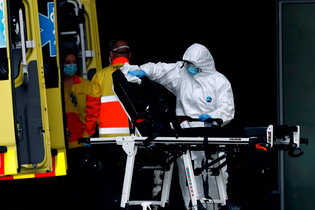 TÉCNICO SANITARIO AMBULANCIA LIMPIEZA CORONAVIRUS