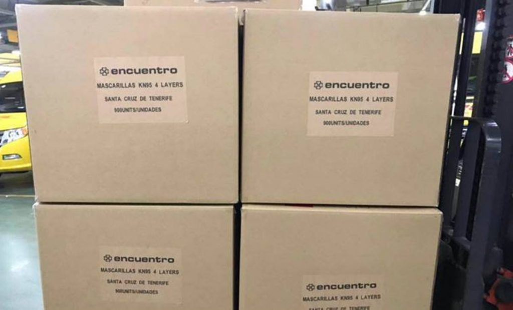 Las mascarillas, del modelo KN-95, llegaron ayer al Aeropuerto de Tenerife Norte procedentes de Nanjing (China). DA