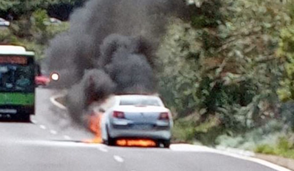 Incendio coche Icod el Alto