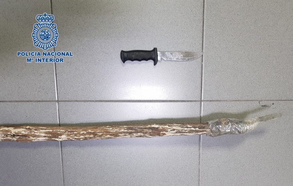 Detienen a un hombre por intentar clavarle un cuchillo a un agente en Las Palmas de Gran Canaria