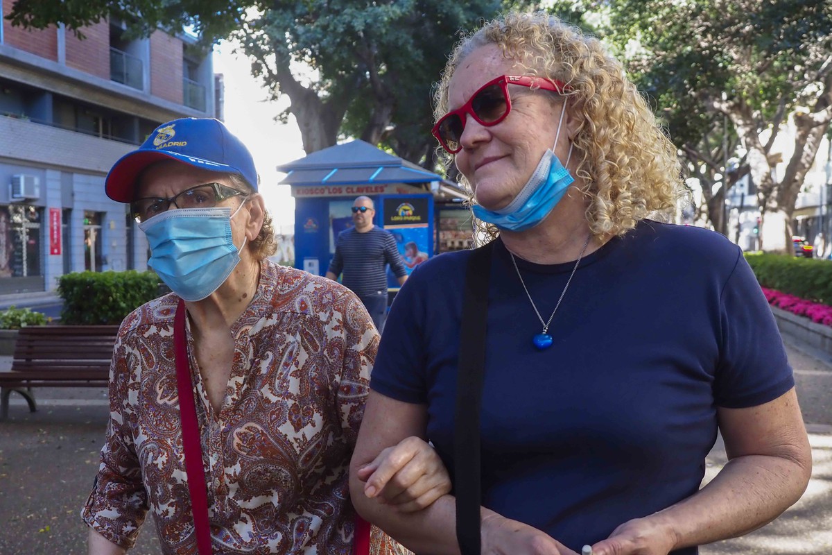 Antonia disimula bajo la gorra que lleva dos meses sin darse el tinte. FOTO: Sergio Méndez