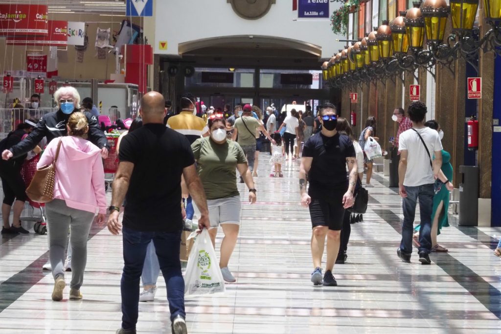 Imagen de un centro comercial de Tenerife, durante la desescalada
