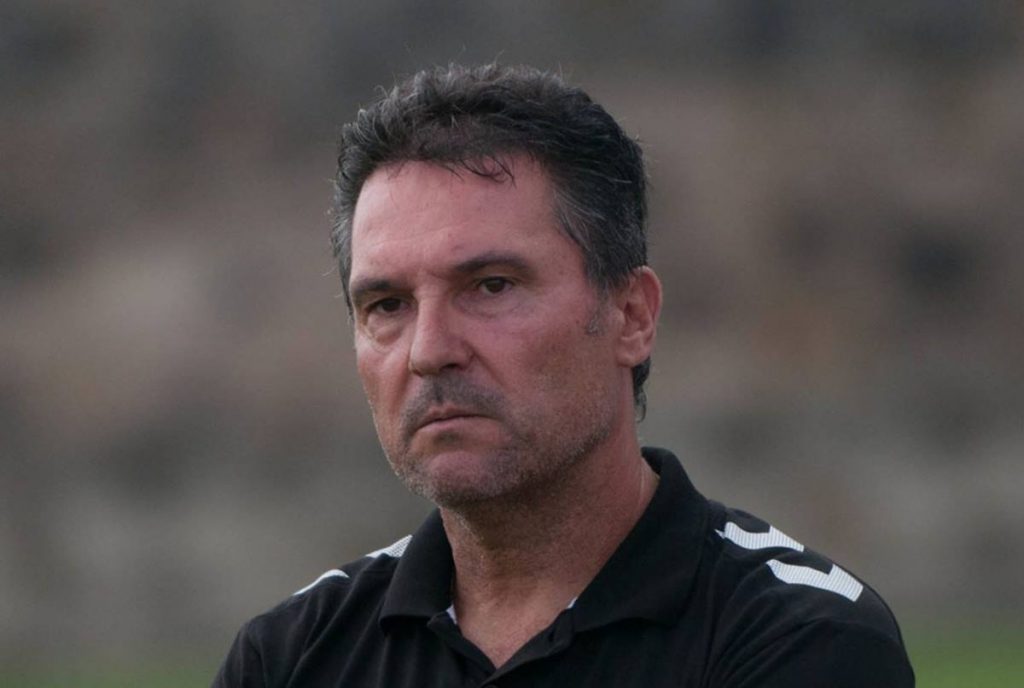 Quico de Diego, entrenador del CD Marino, espera comenzar a entrenar la próxima semana para preparar el play-off exprés. /Sergio Méndez
