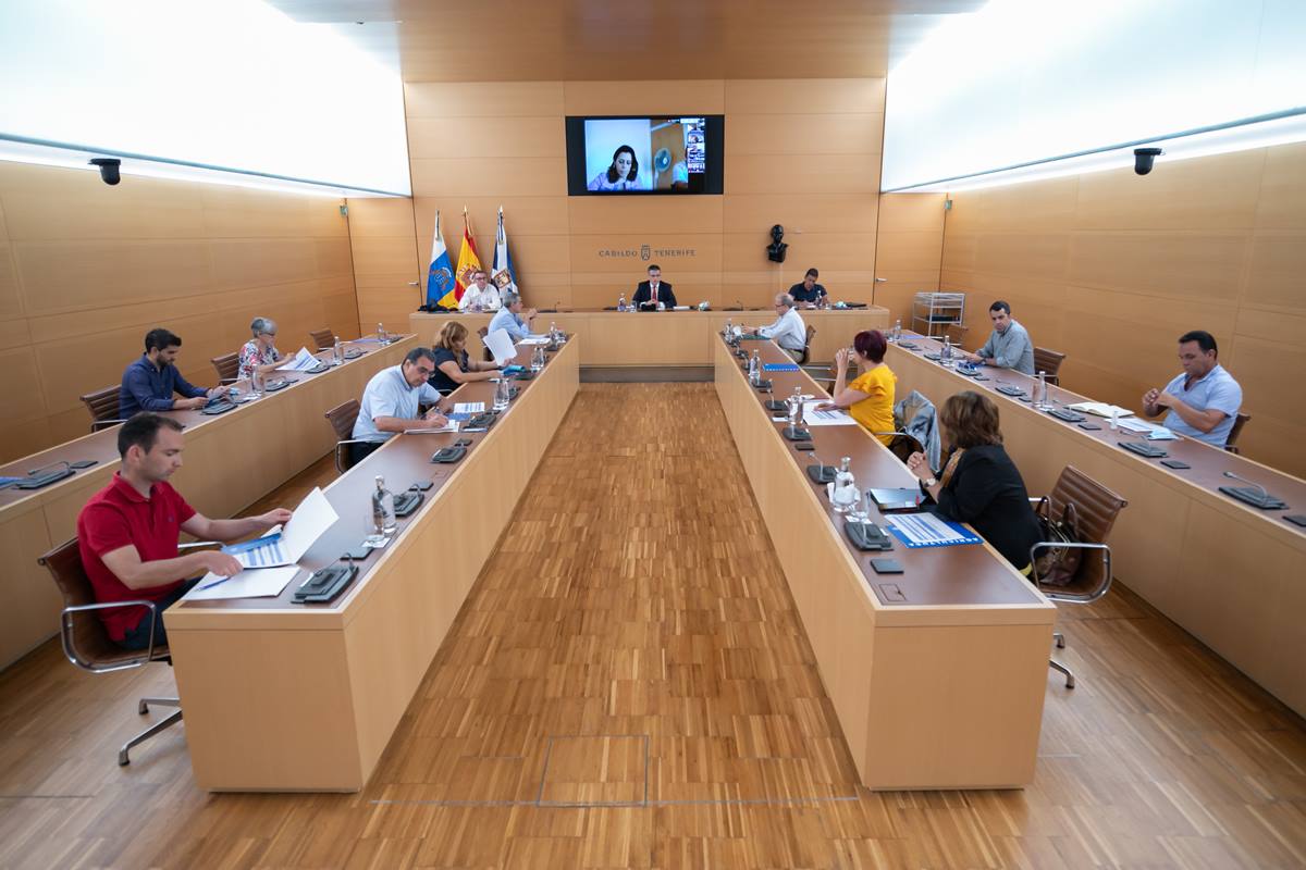 Javier Parrilla se reunió ayer con representantes de los 31 consistorios de la Isla. DA