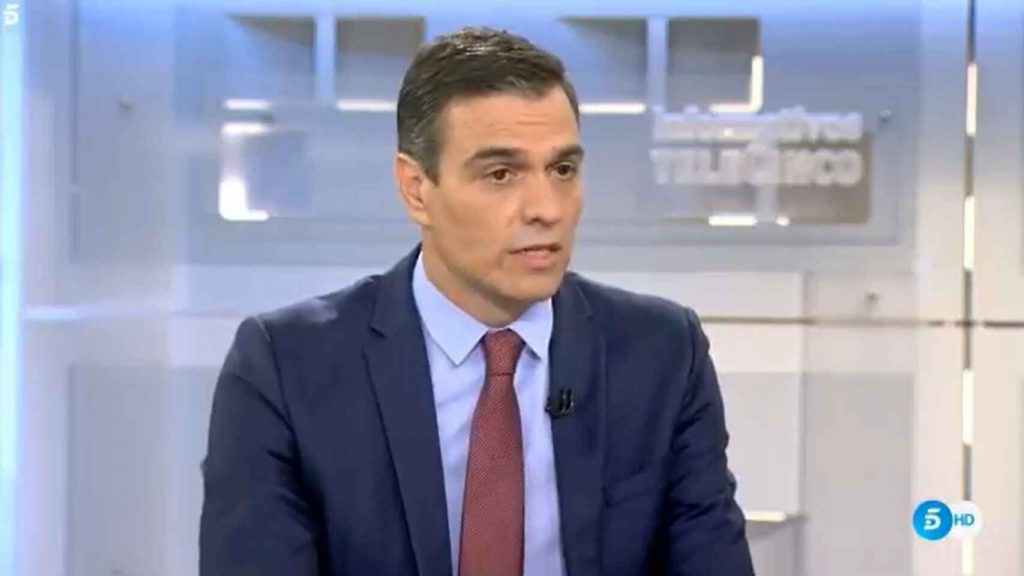Pedro Sánchez, durante la entrevista en los informativos de Tele 5. E.E.