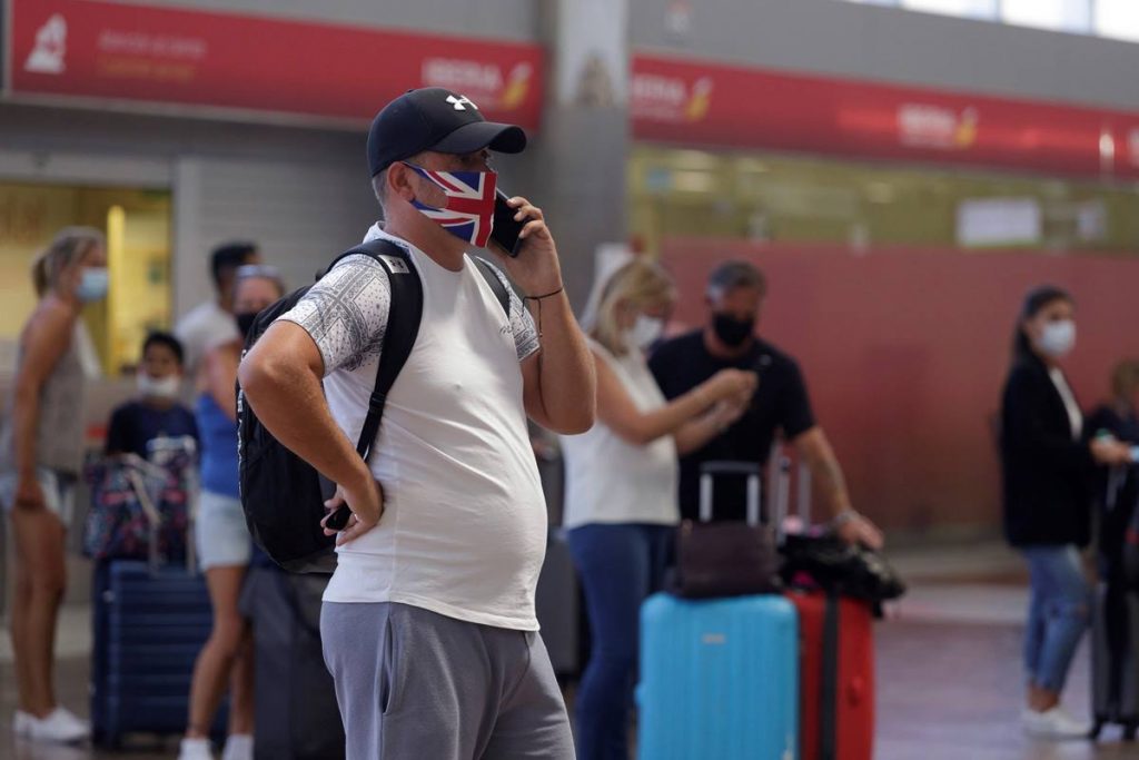 La patronal hotelera señala que no se justifica la decisión del Gobierno británico atendiendo a la situación sanitaria en Canarias y Baleares, pues es mucho mejor que en Reino Unido. Foto: EFE