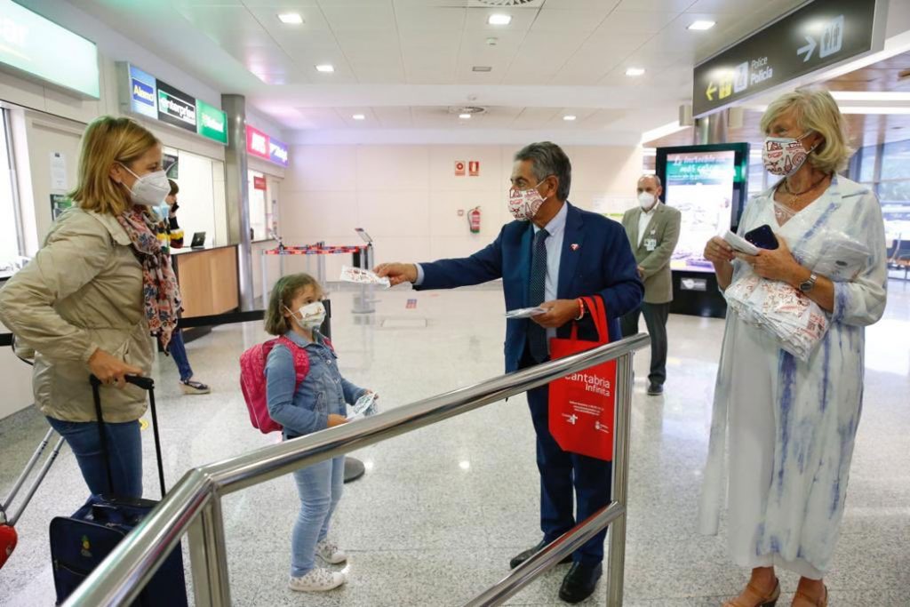 REVILLA VUELO GRAN CANARIA MASCARILLAS