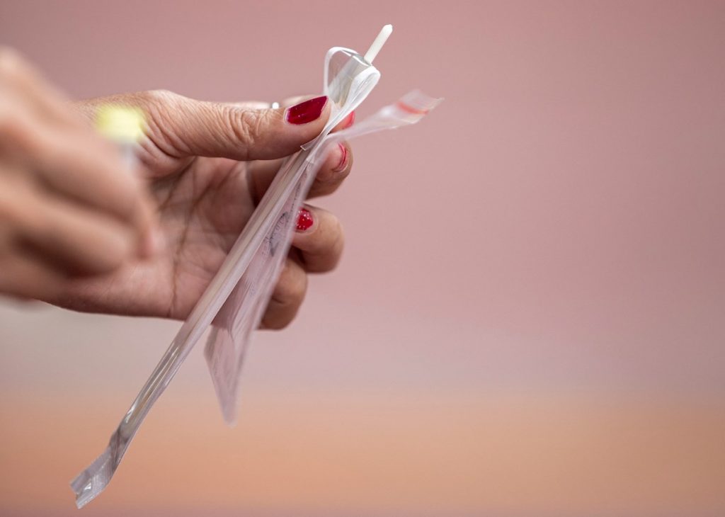 Sinopharm asegura que tendrá lista su vacuna contra el virus en diciembre. EFE