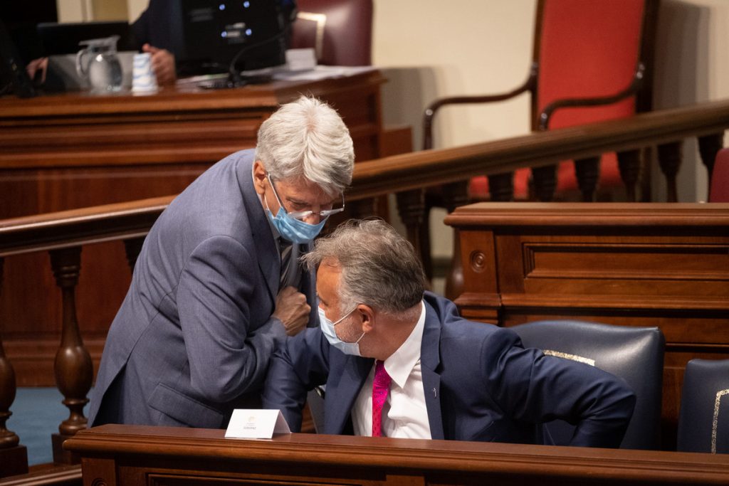 No hay verano en el Parlamento con la pandemia azotando al fondo