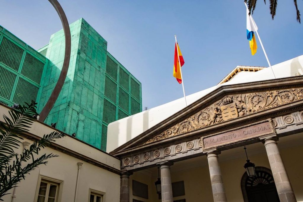 La Cámara regional acogió ayer dos debates sobre el futuro del Archipiélago en las comisiones parlamentarias de Educación y Turismo. DA