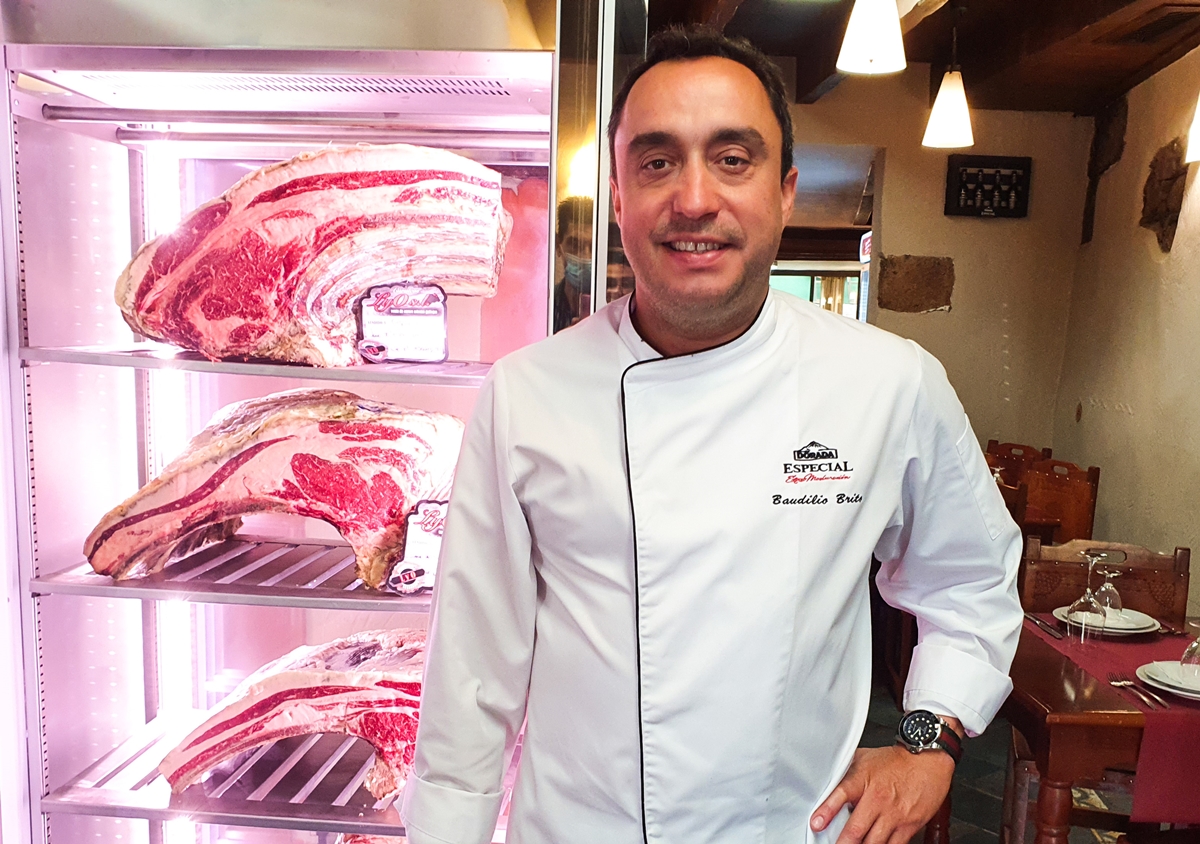 El chef y parrillero Baudilio Brito, del Asador El Esquinazo. DA