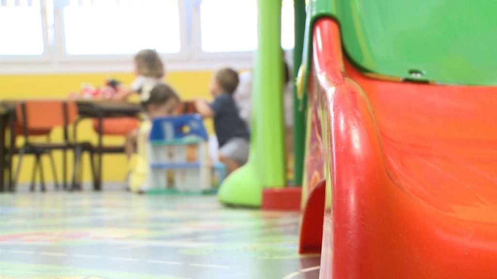 Las escuelas infantiles públicas de Extremadura abren sus puertas con aulas burbuja y poca afluencia de niños