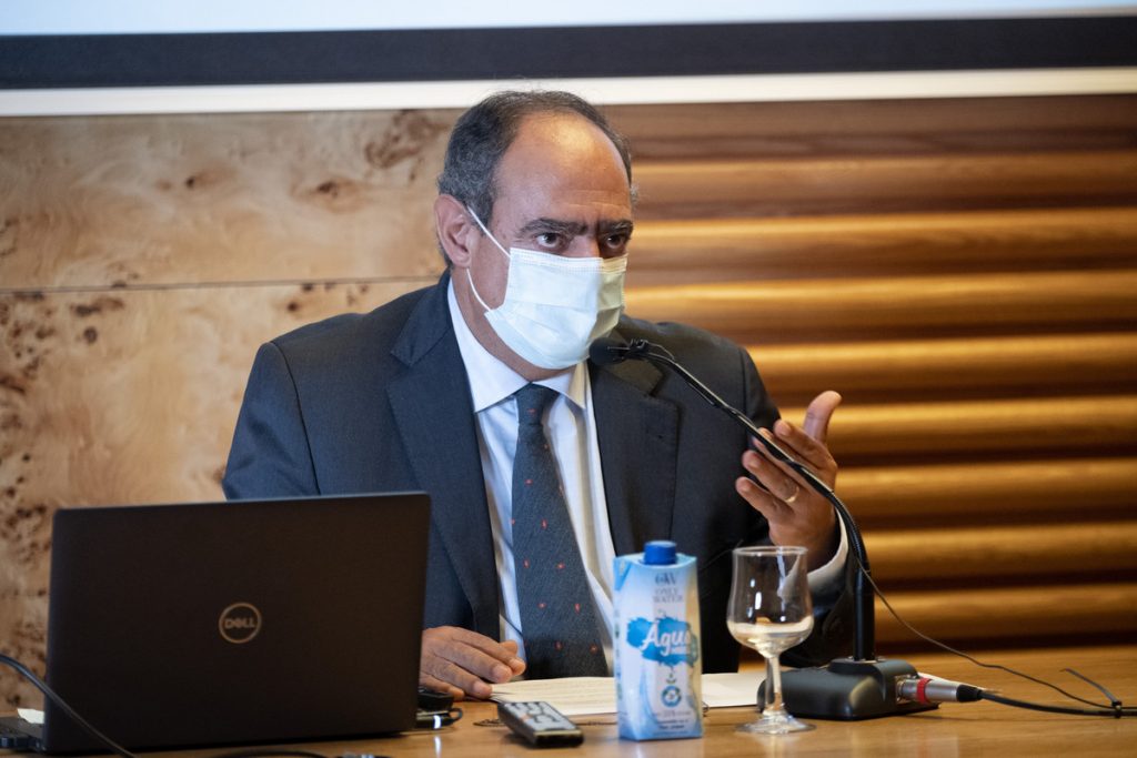 Justo Hernández, profesor de Historia de la Medicina en la ULL, siempre dice que a sus alumnos que “mientras haya vida, habrá epidemias”. FOTO: Fran Pallero