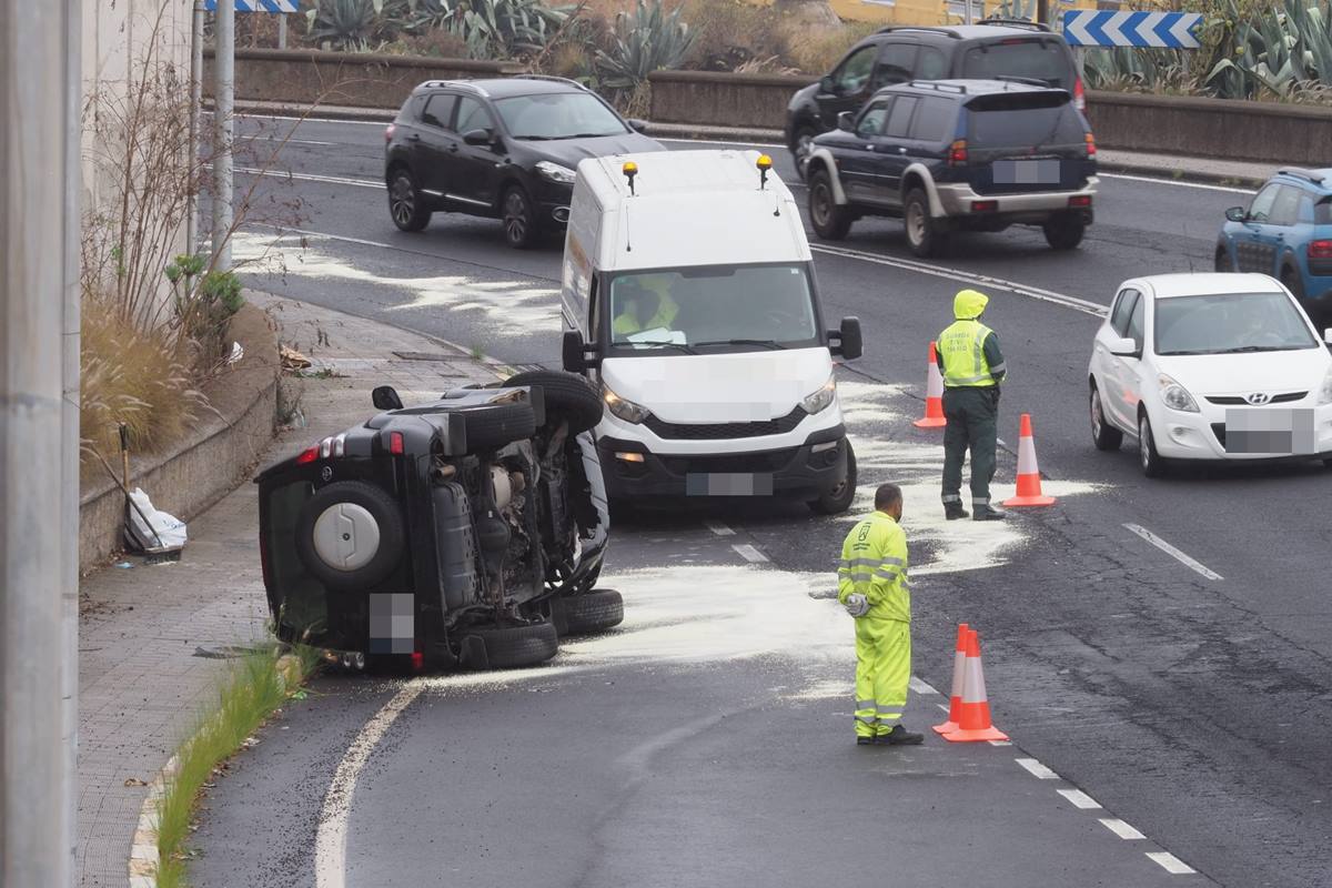 Accidente de tráfico en la Vía de Ronda (La Laguna). Sergio Méndez