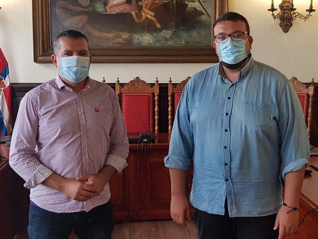 Juanjo Cabrera y Juan José Neris, ayer durante el anuncio del acto PP-PSOE en el Ayuntamiento de Santa Cruz de La Palma. DA