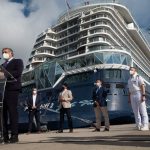 Imágenes del buque atracado en el muelle sur y de la recepción. Fran Pallero
