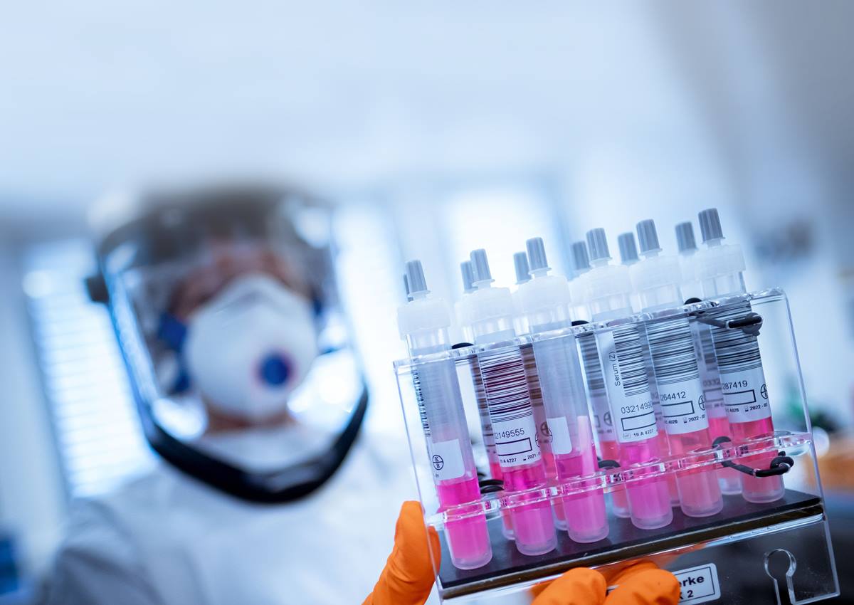 Las compañías anunciaron que planean desarrollar hasta 50 millones de dosis este año y 1.300 en 2021. 