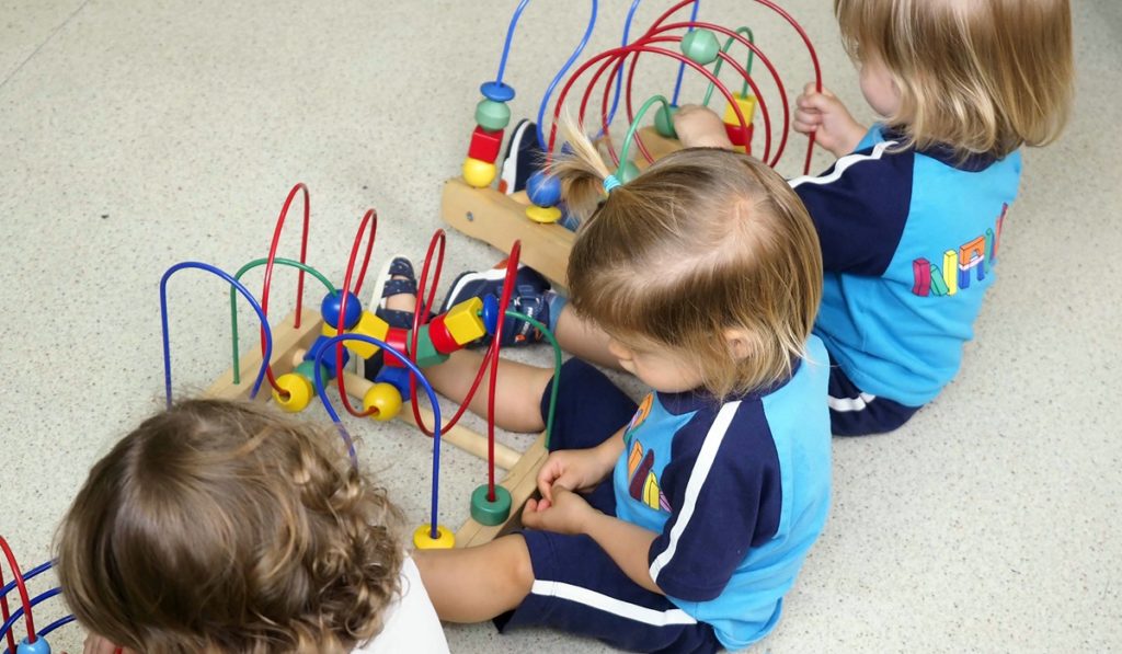 Adiós a los gastos de infantil en Tenerife: cómo pedir el 'cheque guardería' de hasta 800 euros por hijo