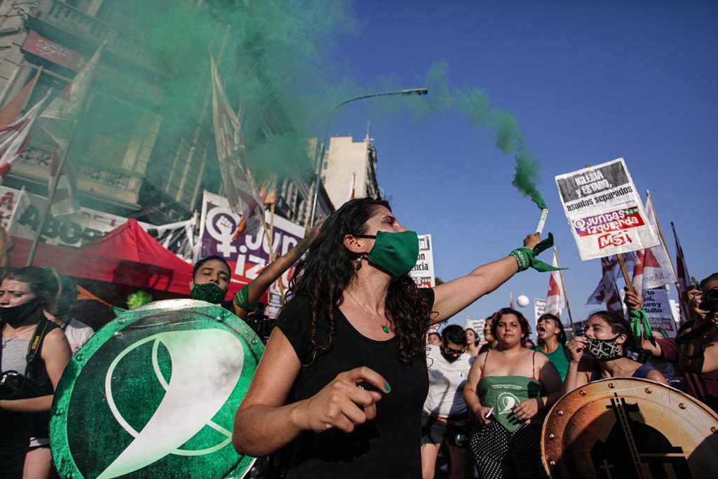 Argentina legaliza el aborto hasta las 14 semanas de embarazo