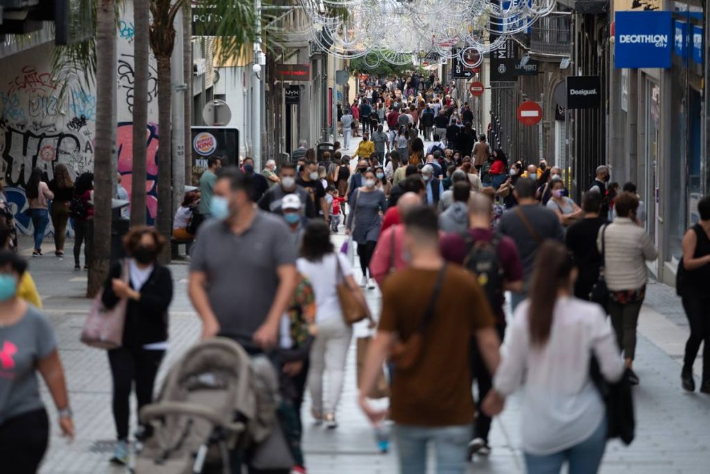 Siete de cada diez canarios estarán vacunados contra la COVID antes del próximo verano