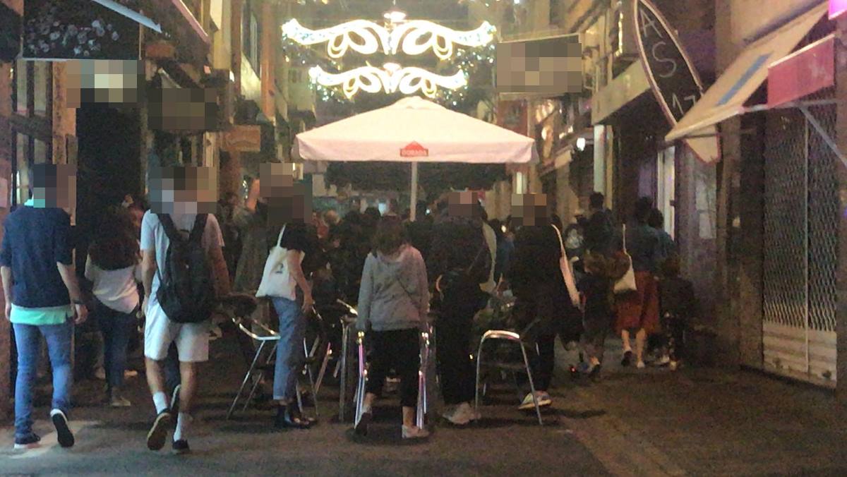 Las zonas comerciales del centro de Santa Cruz en plena víspera de Reyes. DA