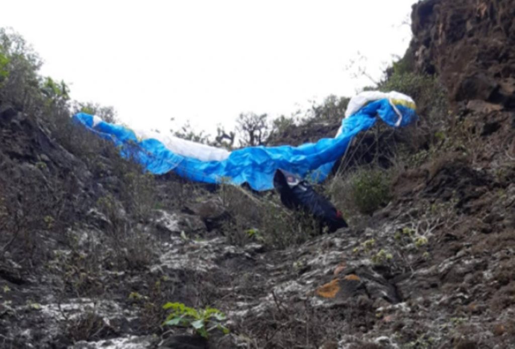 Muere el parapentista que sufrió una caída en Garachico. Bomberos de Tenerife