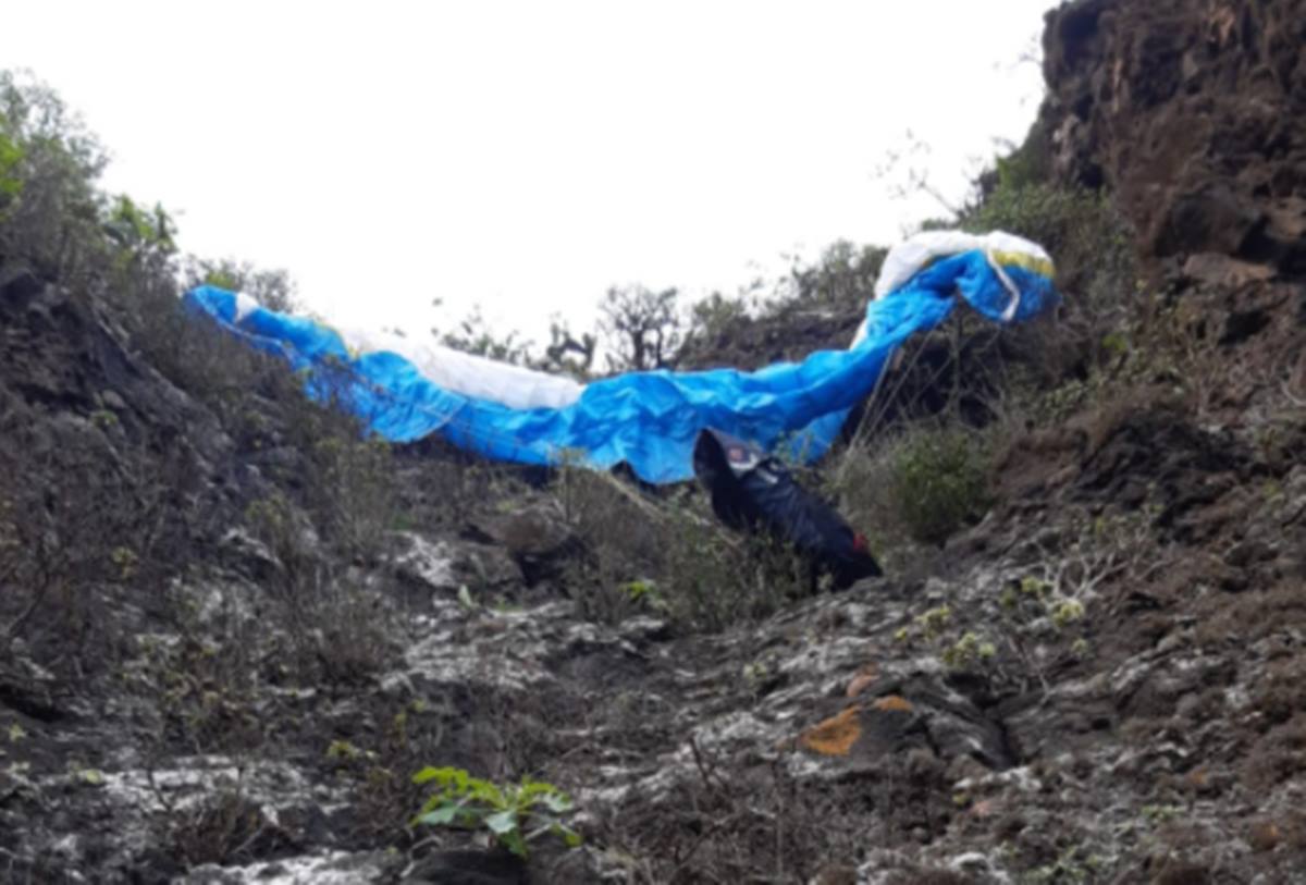 Muere el parapentista que sufrió una caída en Garachico. Bomberos de Tenerife