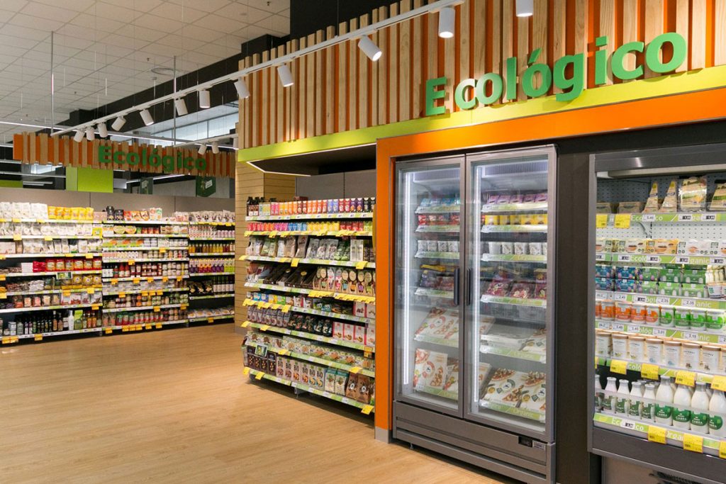 Sección de productos ecológicos de un establecimiento HiperDino