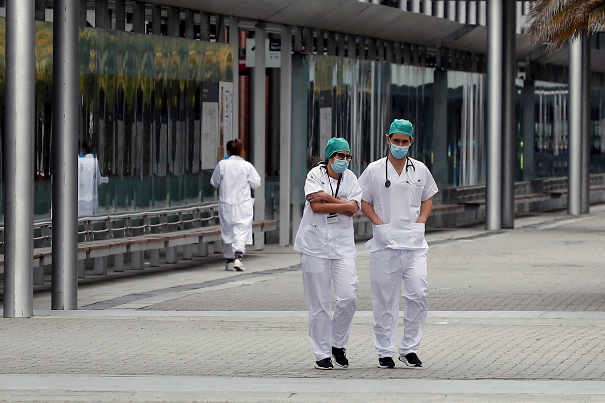 La Covid será considerada enfermedad profesional para los sanitarios. EFE
