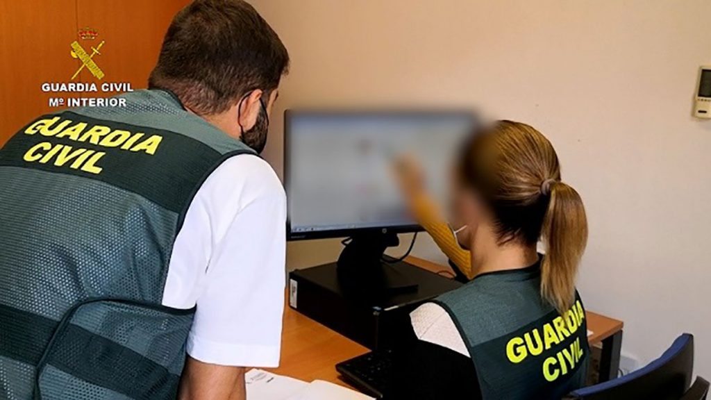 Agentes de la Guardia Civil.