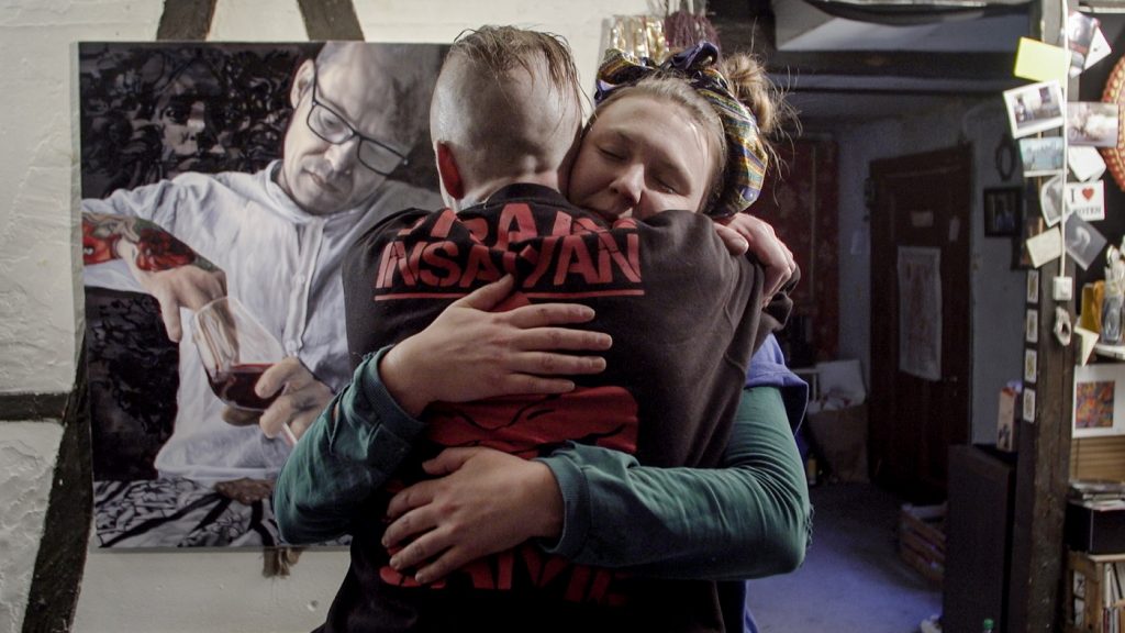 Benjamin Ree documenta la intrigante relación entre ‘La pintora y el ladrón’ de dos de sus cuadros. 
