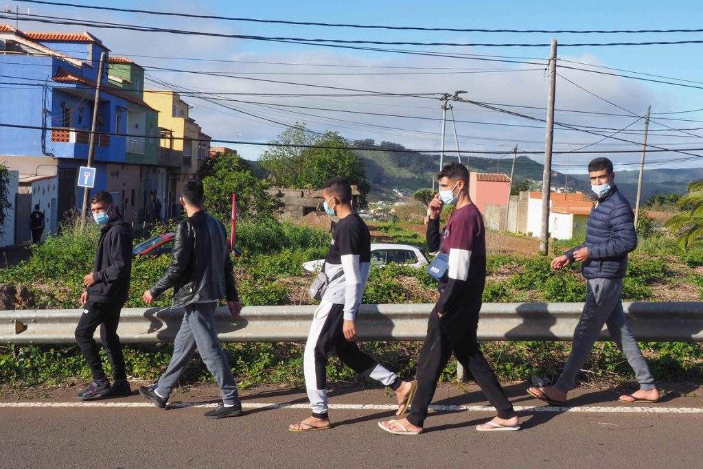 Escasez de alimentos y frío en el campamento de Las Raíces, según ONG. Sergio Méndez