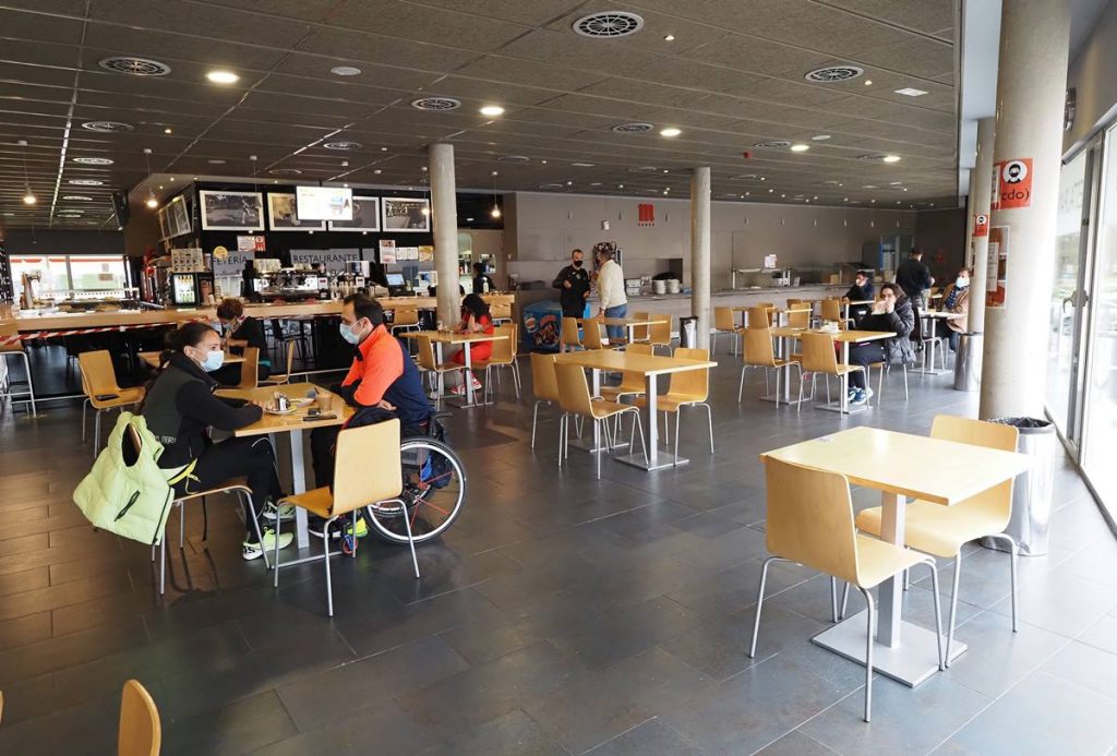 Comensales disfrutan en el interior de un establecimiento de Valladolid (Imagen de recurso). Europa Press