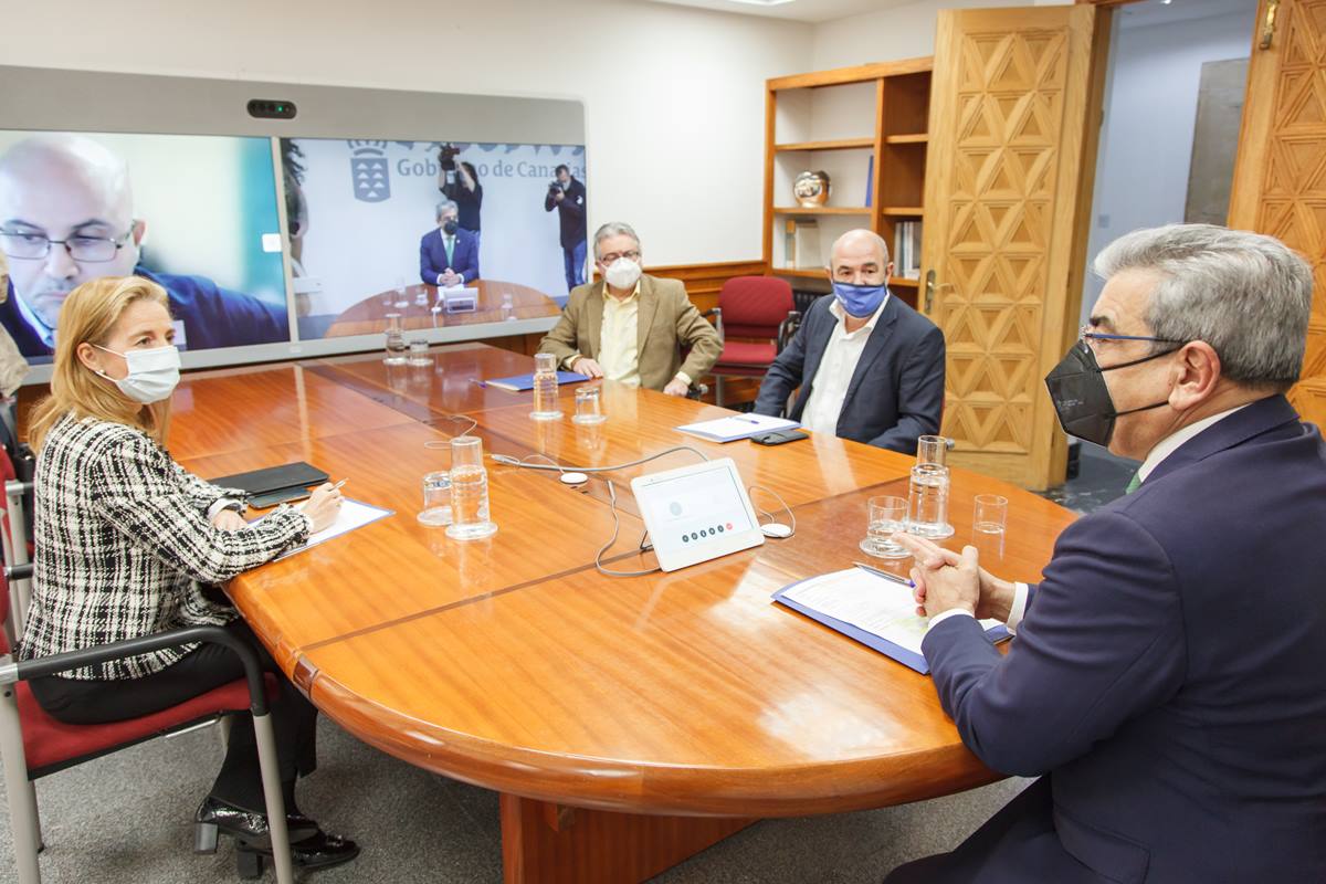 Román Rodríguez se reunió ayer con las patronales turísticas canarias. DA