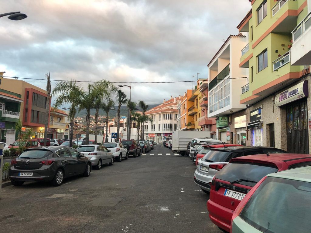 Conseguir un lugar donde aparcar en las zonas con mayor actividad comercial se ha vuelto una tarea compleja. DA