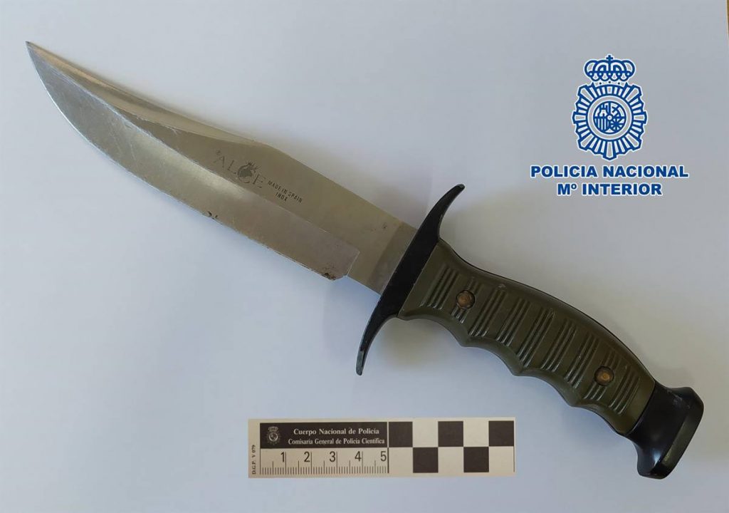El cuchilllo incautado por los agentes de la Policía Nacional en Lanzarote. EP