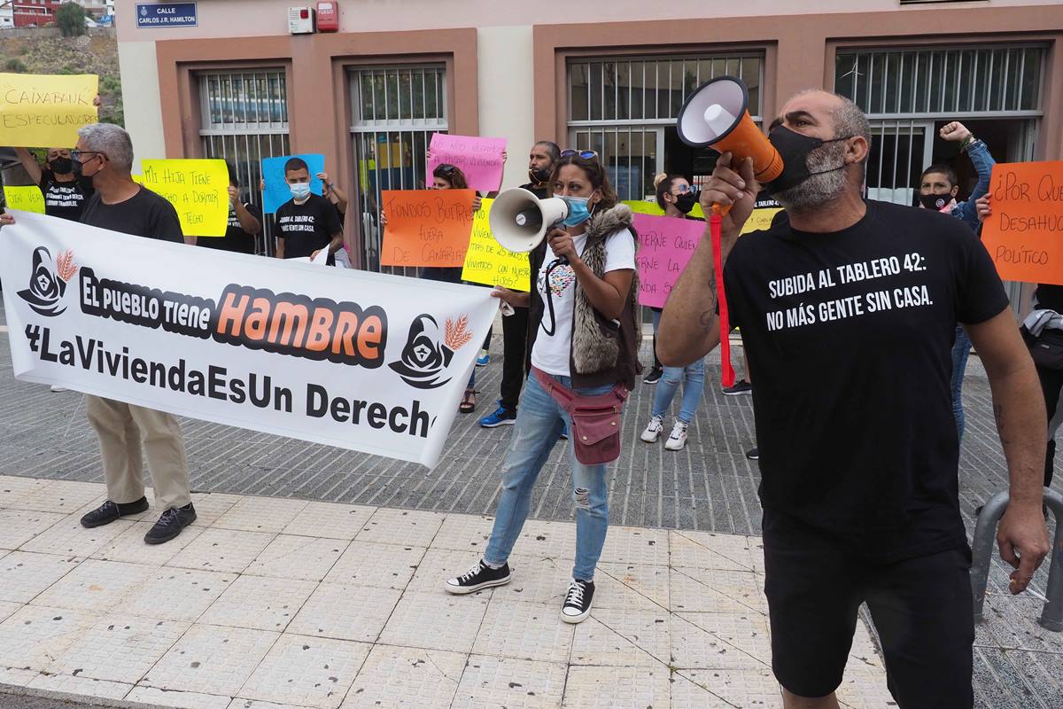 Imágenes de la protesta de ayer en Santa Cruz de Tenerife. Sergio Méndez