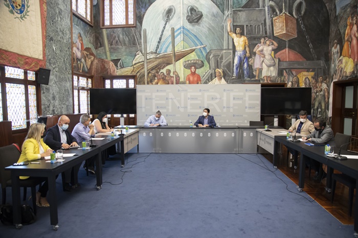 reunión de Pedro Martín y los alcaldes tuvo lugar en el Cabildo. DA