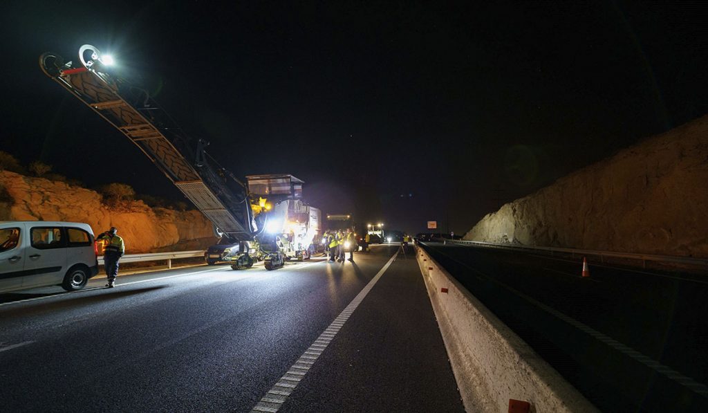 Trabajos nocturnos de reasfaltado en la Autopista del Sur (TF-1)