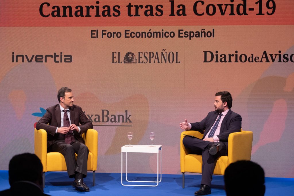 Pablo Casado, director general Endesa Canarias, y el subdirector de Invertia, Arturo Criado, en Canarias tras la Covid