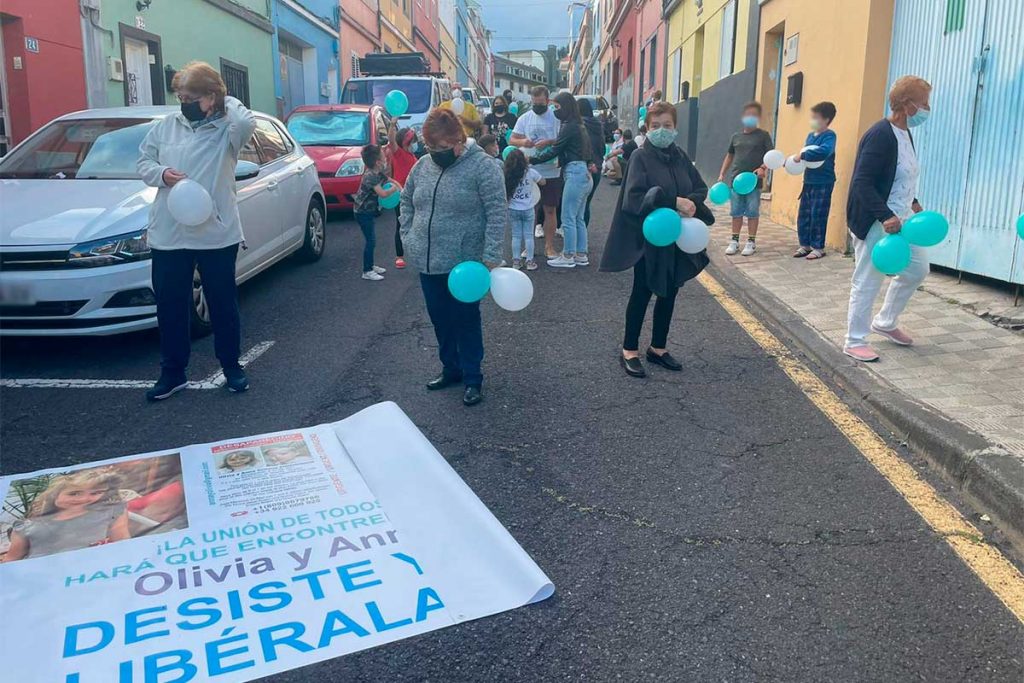 Concentración en La Laguna en apoyo a familia de las pequeñas Anna y Olivia. DA