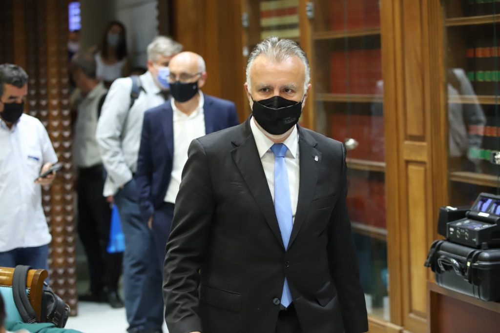 El presidente Ángel Torres, justo antes de su comparecencia de ayer. DA 