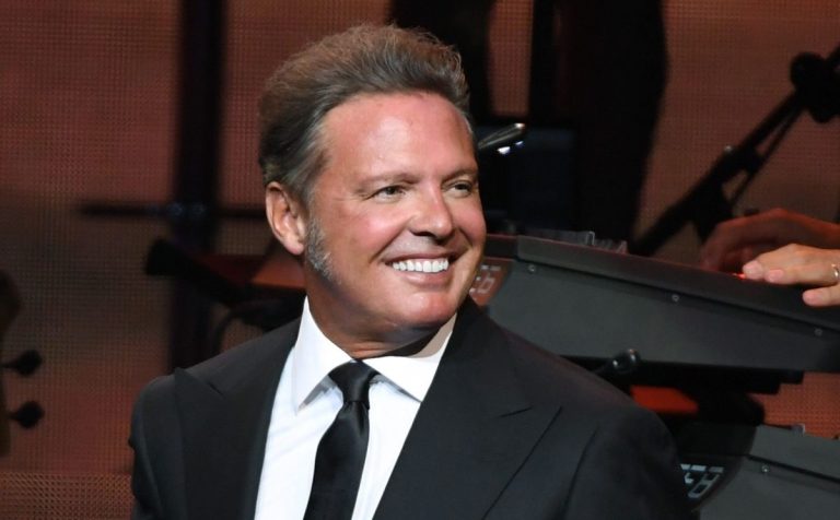 Luis Miguel tiene 51 años de edad y parece que sigue buscando el amor en todas partes. E. N.
