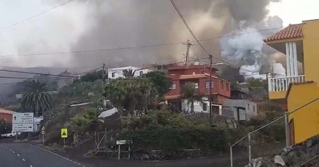 La Lava tambien se lleva por delante el colegio de Todoque. Captura El Time