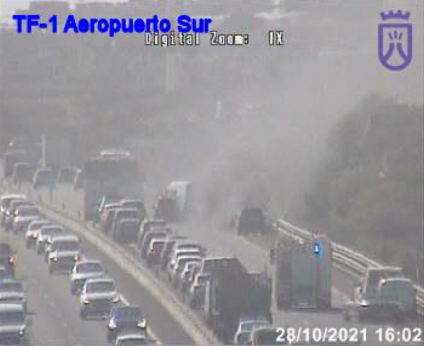 Incendio en un coche en la TF-1