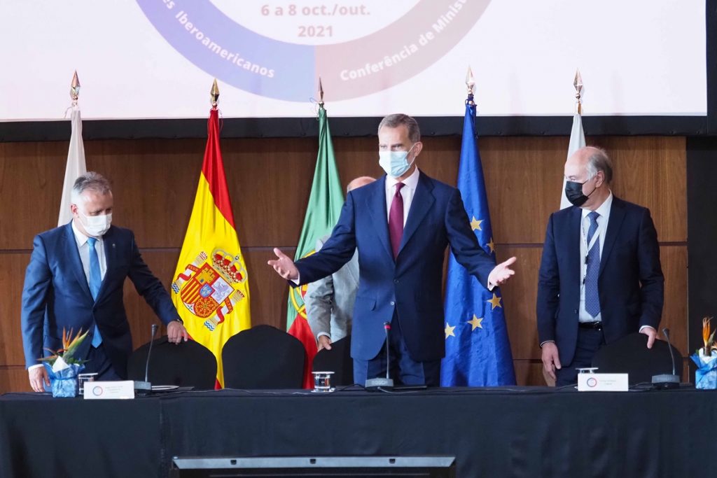 Felipe VI presidió ayer en Guía de Isora la clausura del I Encuentro de Ministros de Justicia de los Países de Habla Española y Portuguesa y tuvo palabras de aliento para La Palma. Foto: S. Méndez