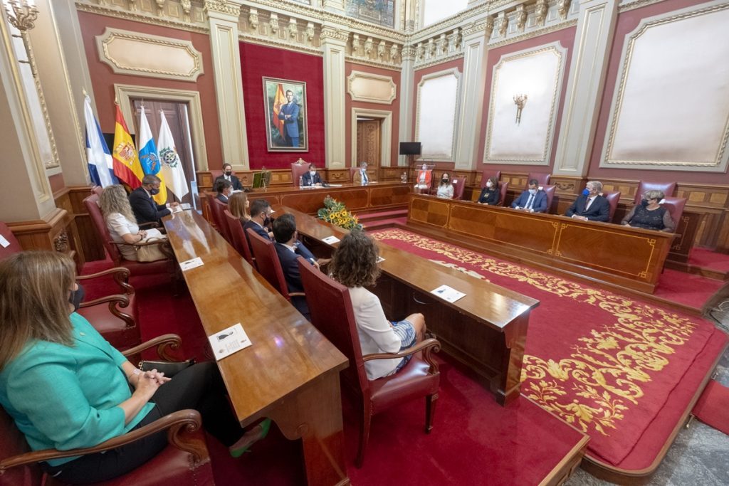 El acto institucional del bicentenario de la capitalidad se celebró en el Salón de Plenos. Fran pallero